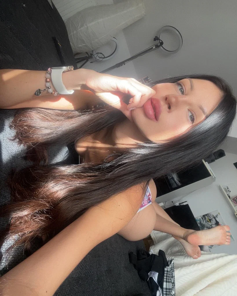 Elisen⭐️ your petite girlnextdoor 🩵🤍