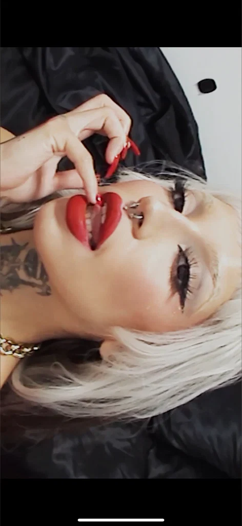 Goddess Molly Cruel's avatar
