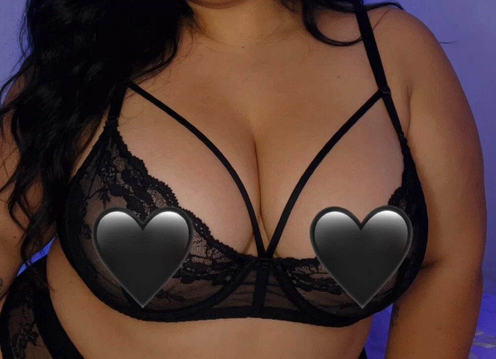 Curvyqueen✨ profile banner