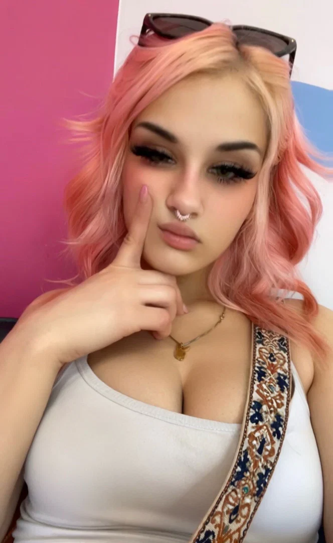 Daphne the Minx profile banner