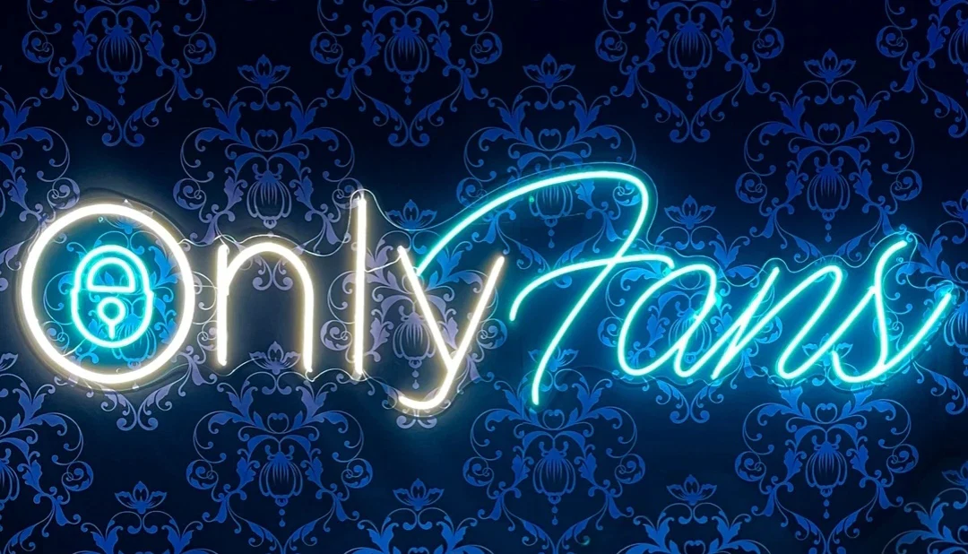 Curveygirl profile banner