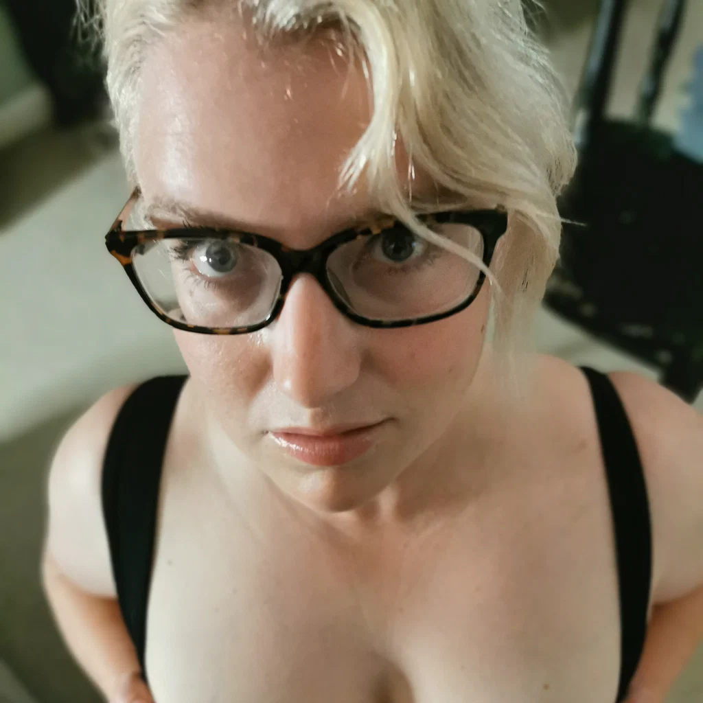 Foxy Wife's avatar