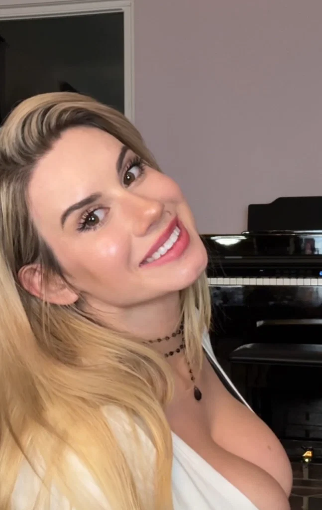 Chloe Lamb's avatar