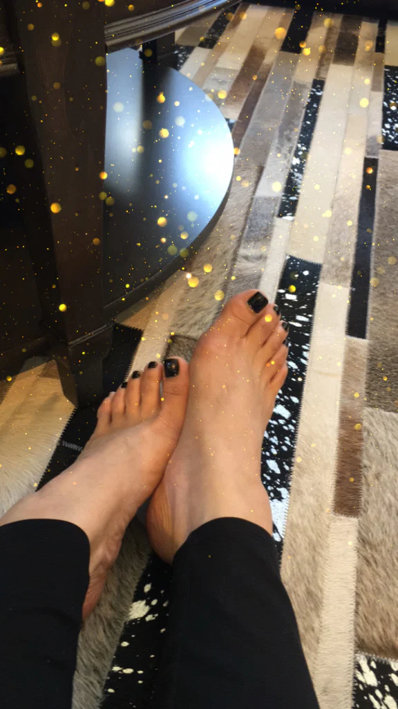 sexifeetfantasies_nani