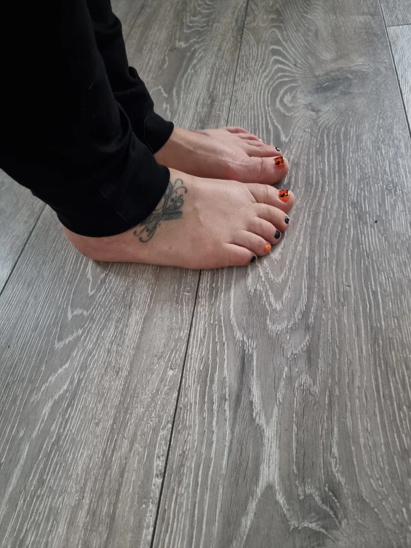 Tiny feet profile banner