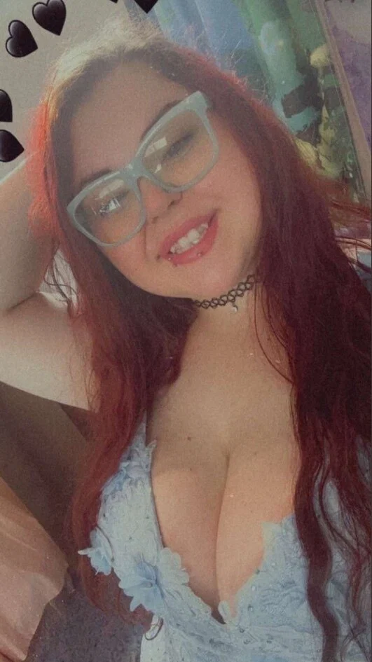 CurvyFarmWife 🍯🌾's avatar