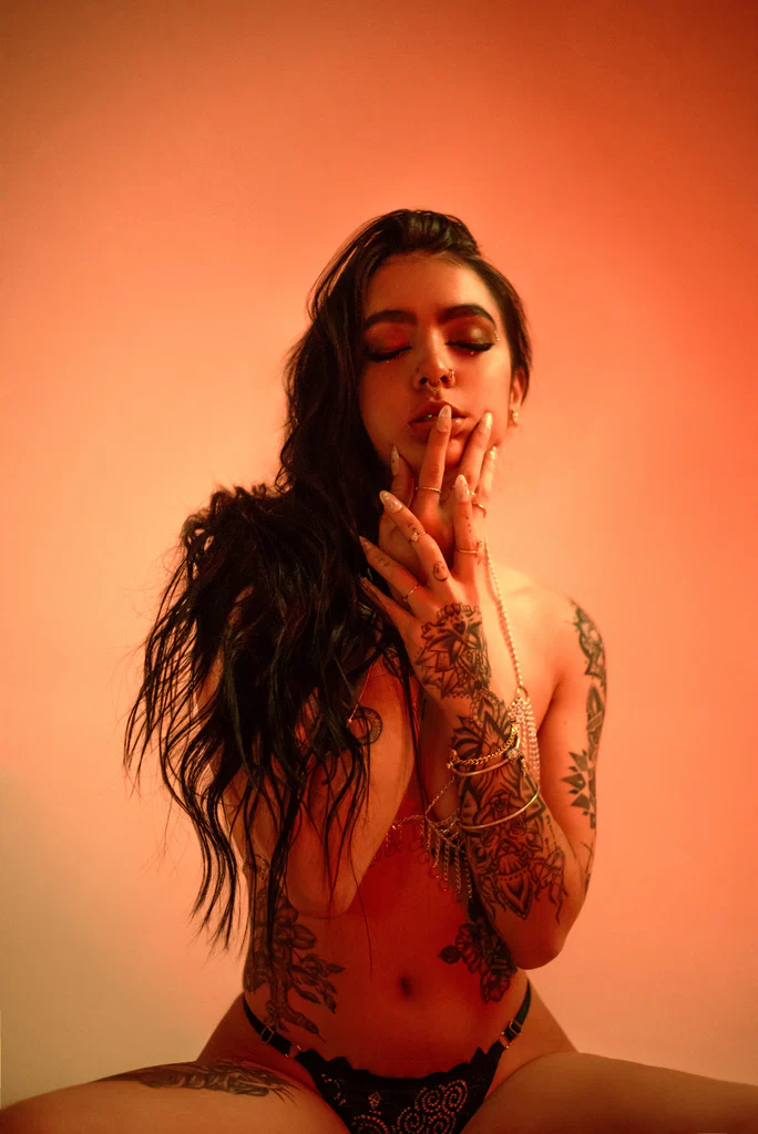 MikaelaADOC🦋's avatar