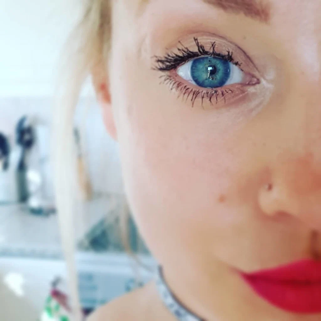 V for Veronique's avatar