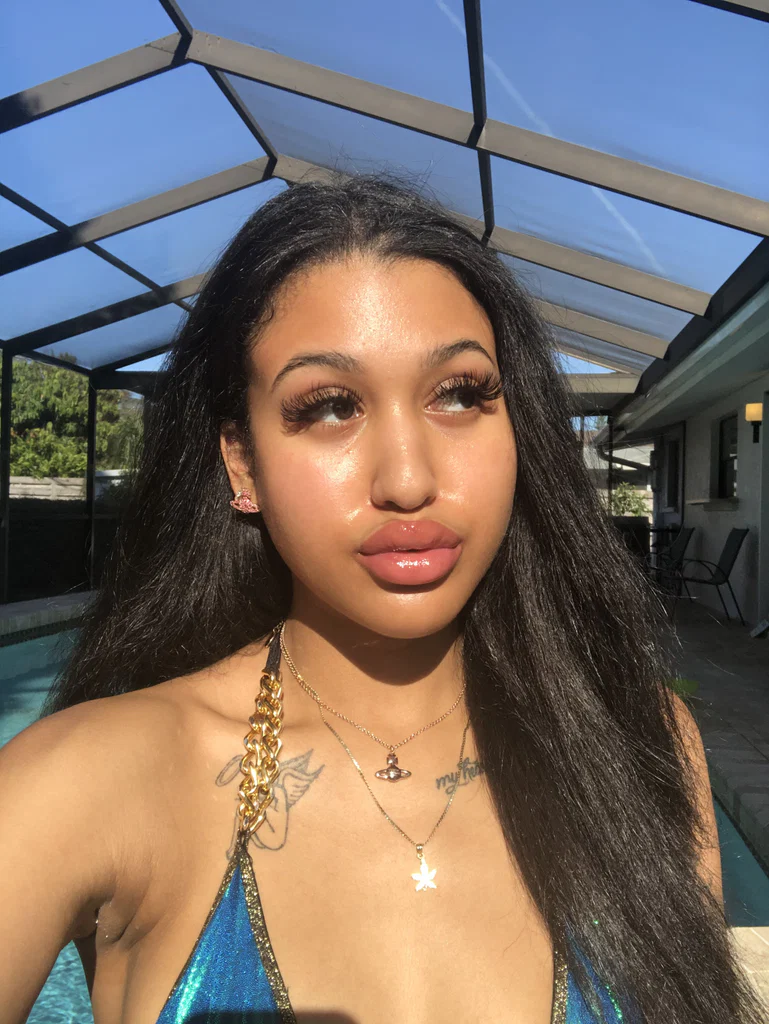 Desi Desire's avatar