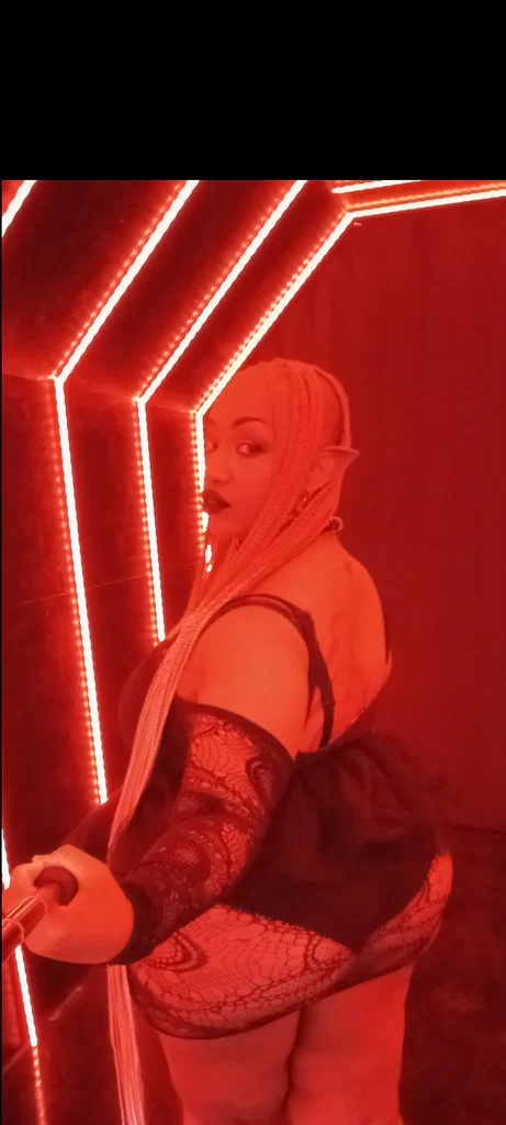 1st Lady Red's avatar