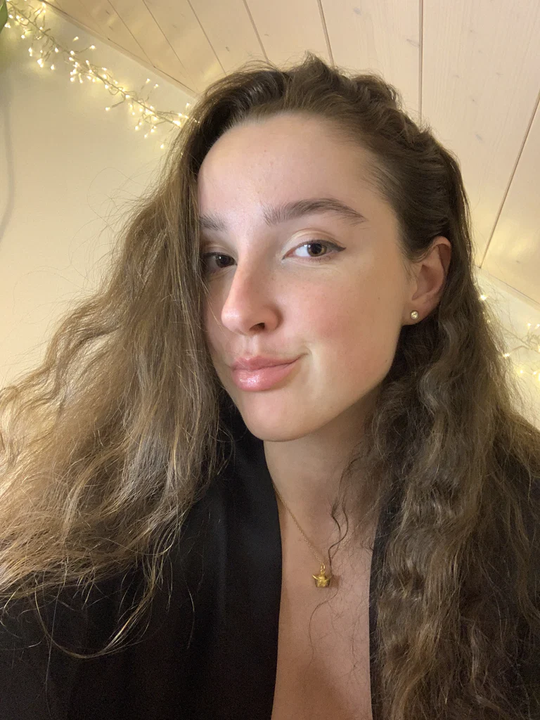 Violet Rose's avatar