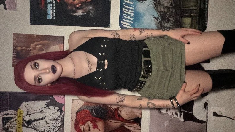 LIVESTREAMING NOW😈 profile banner