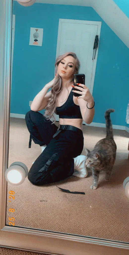 Alice Nicole's avatar