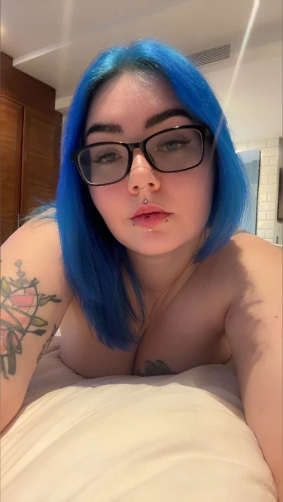 Sylver Moon 𝖘𝖕𝖑𝖎𝖙 𝖙𝖔𝖓𝖌𝖚𝖊 𝖘𝖚𝖈𝖈𝖚𝖇𝖚𝖘