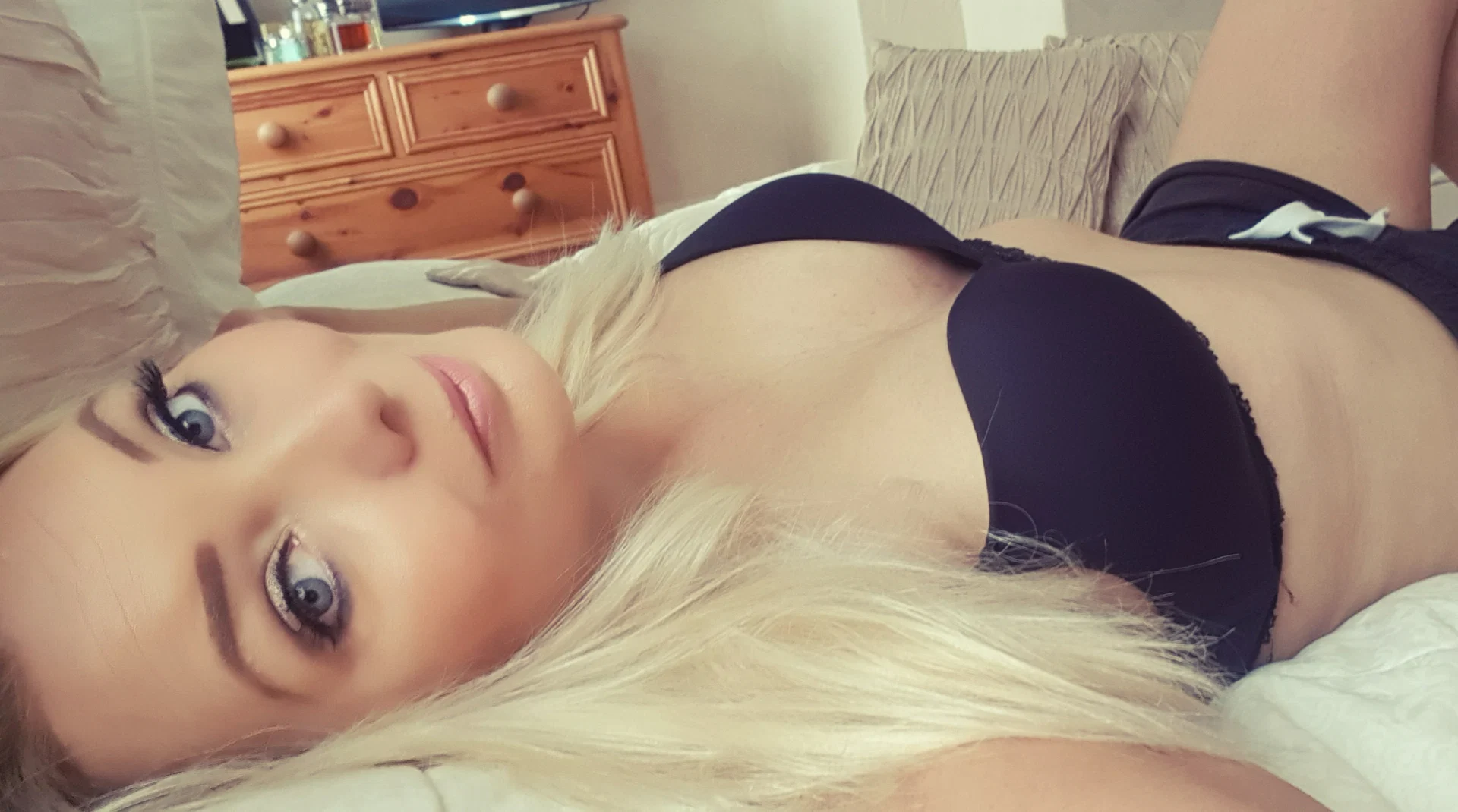 LoubieLou_xxx profile banner