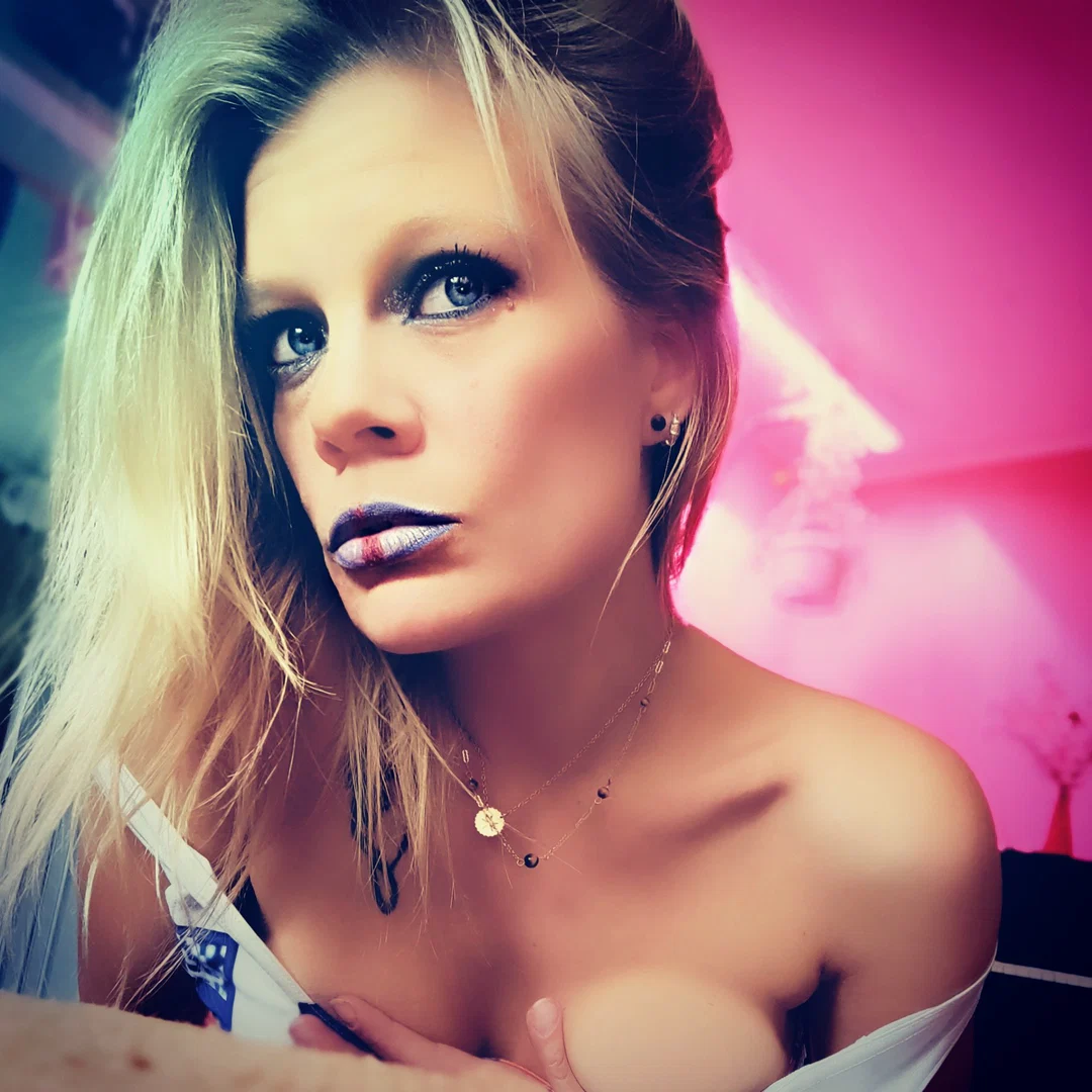 emily luce profile banner