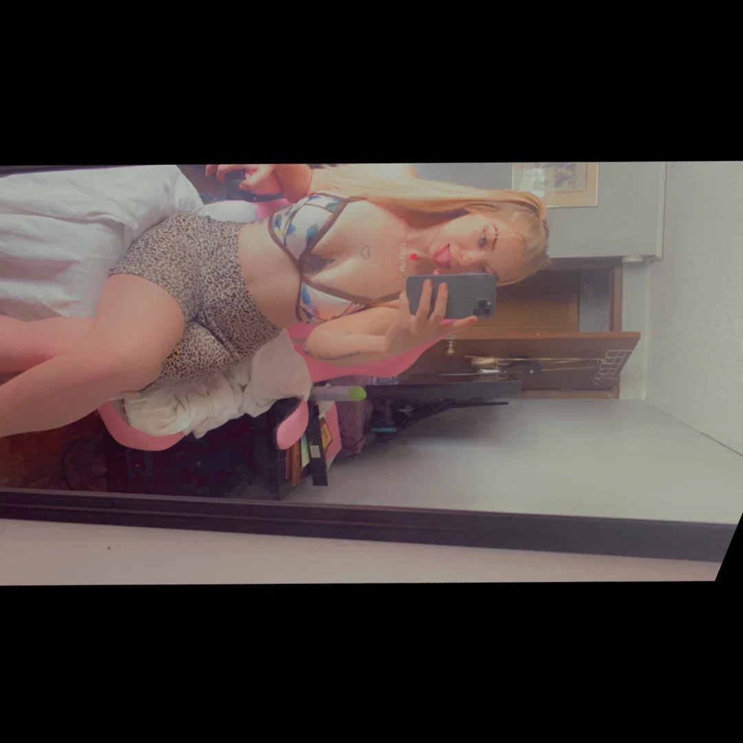 CaressaLove profile banner