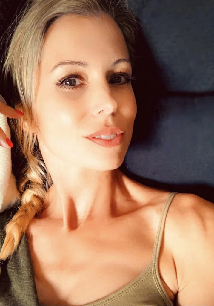 Becci  Boom💥's avatar