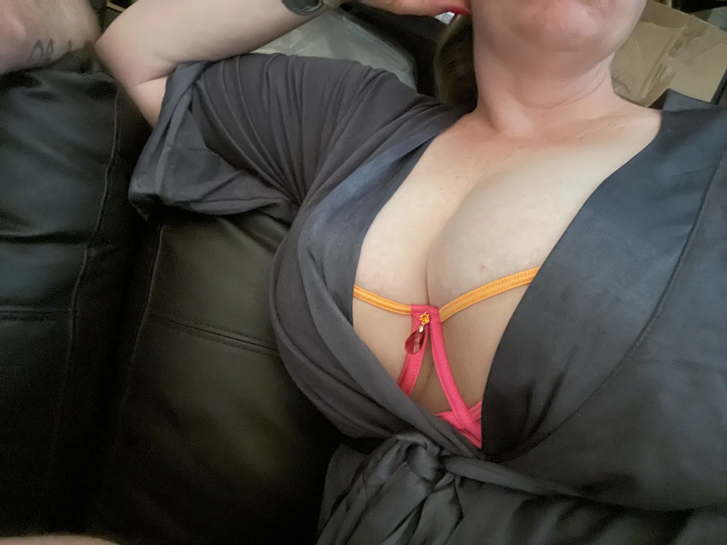 House wife profile banner