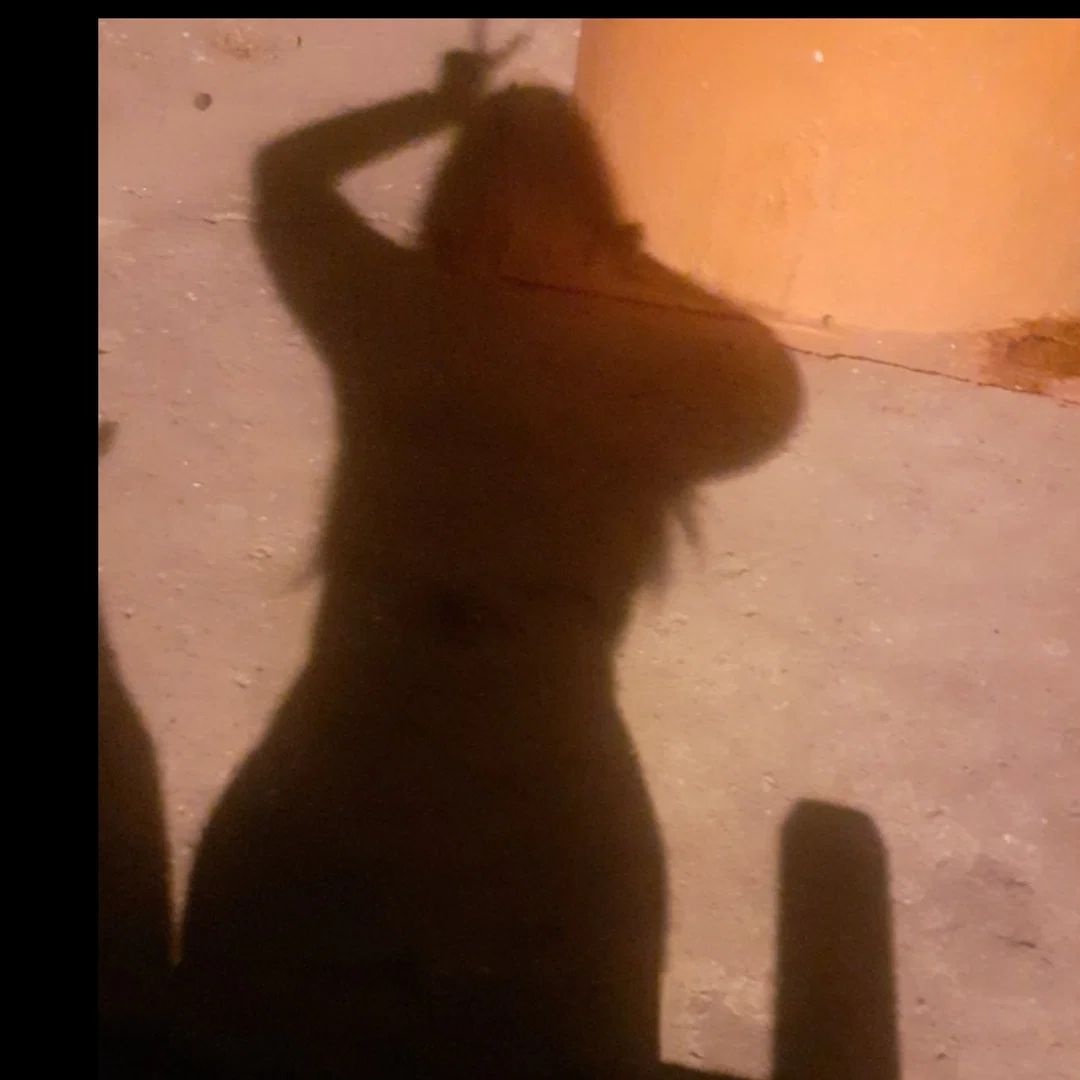 V 👅 profile banner