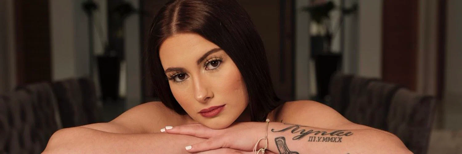 Nikki Starling profile banner