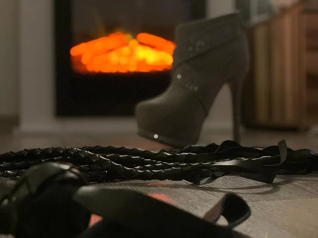 X LadyFeet π profile banner