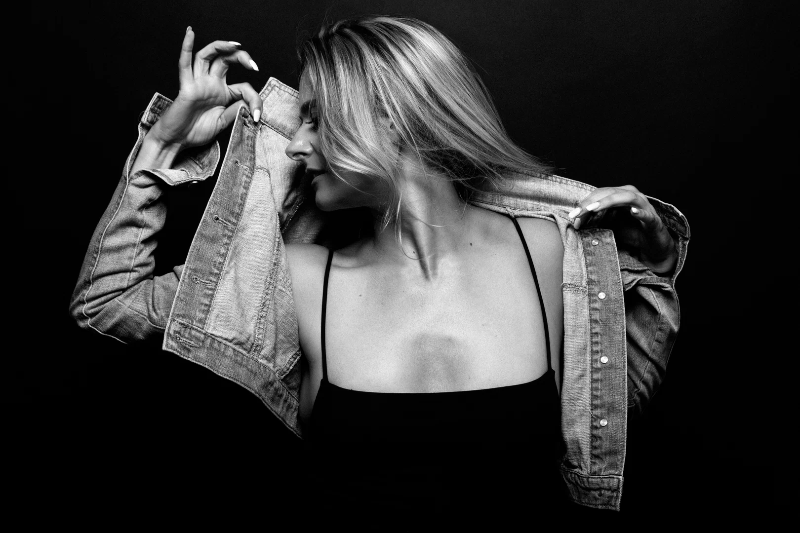 Laure Courtellemont Exclusive profile banner