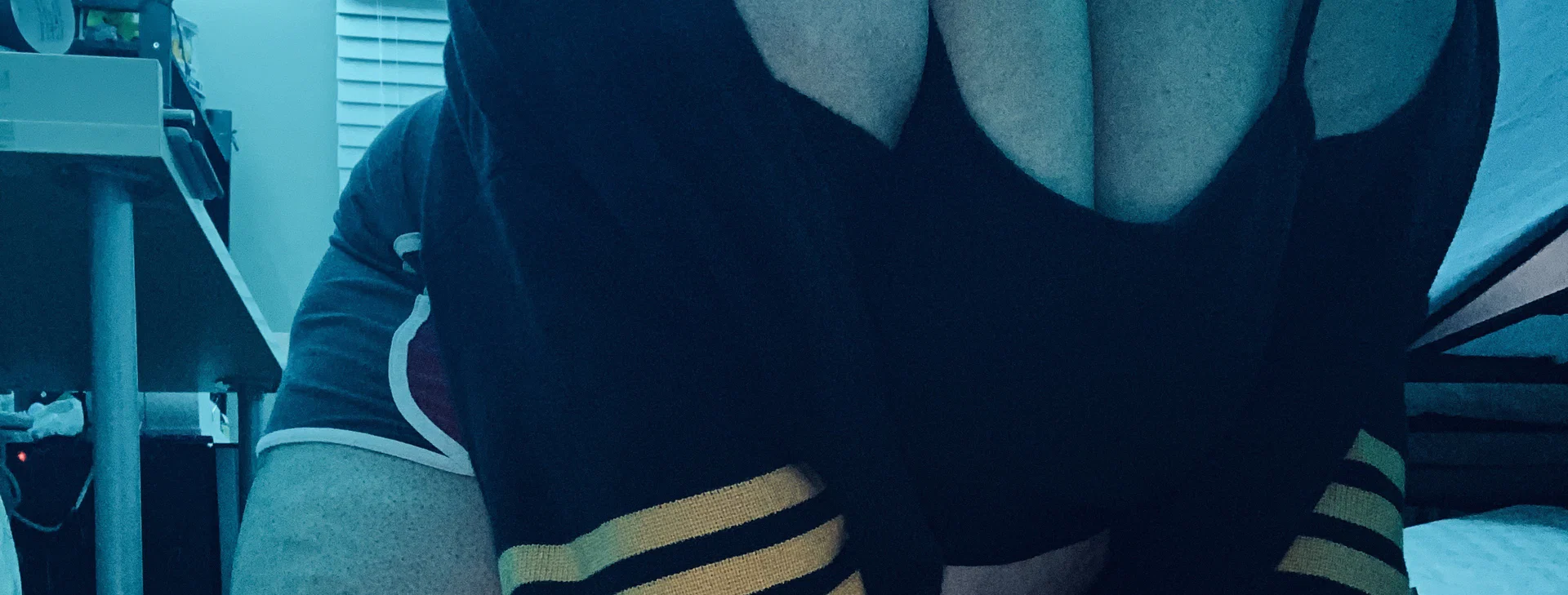 Dee profile banner