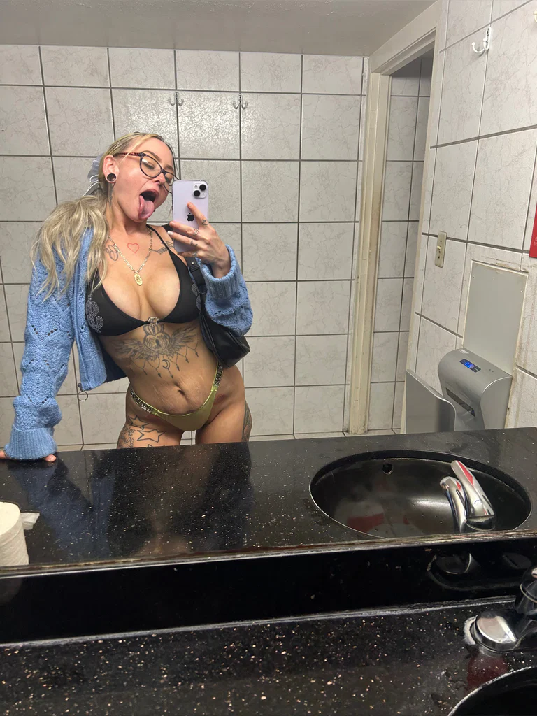 SluttylilBrat