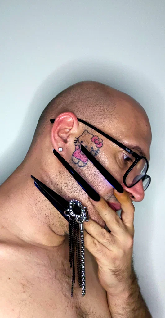 Hungary_gay_nails