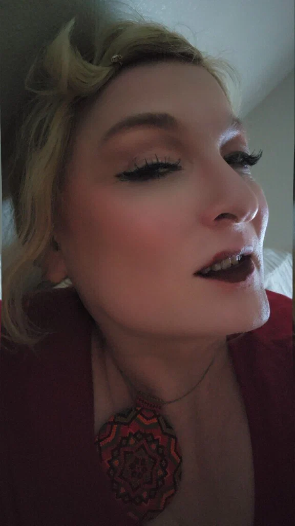 Dovima VanAussen's avatar