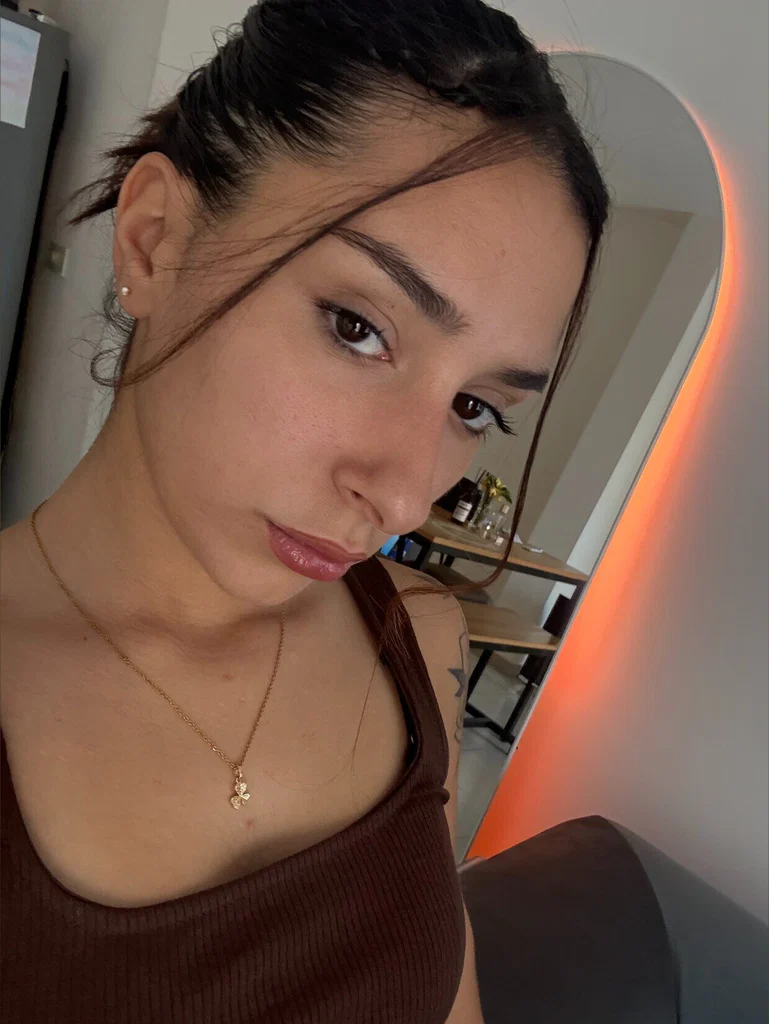 BELLA ✨'s avatar