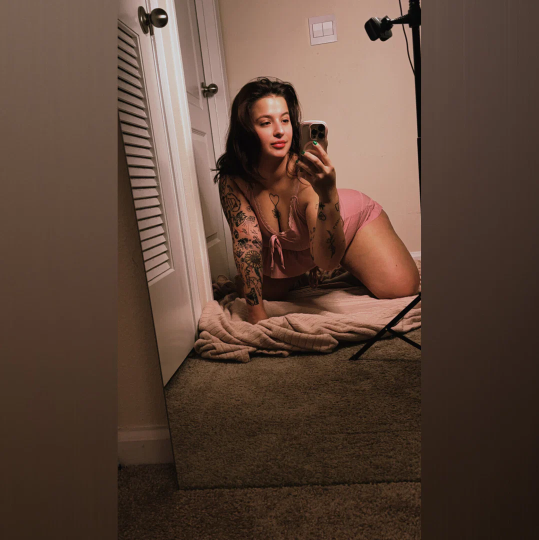 Queen Lexi profile banner