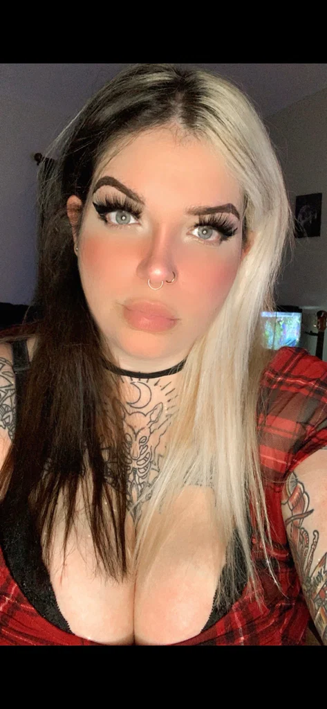 Lily Jones - Top Creator's avatar