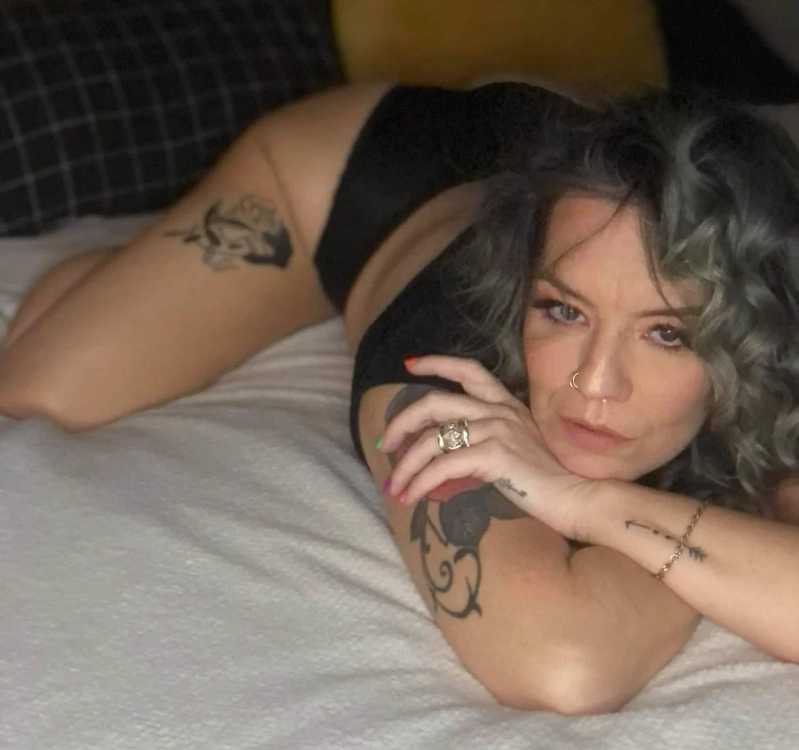 Violet Estrella profile banner