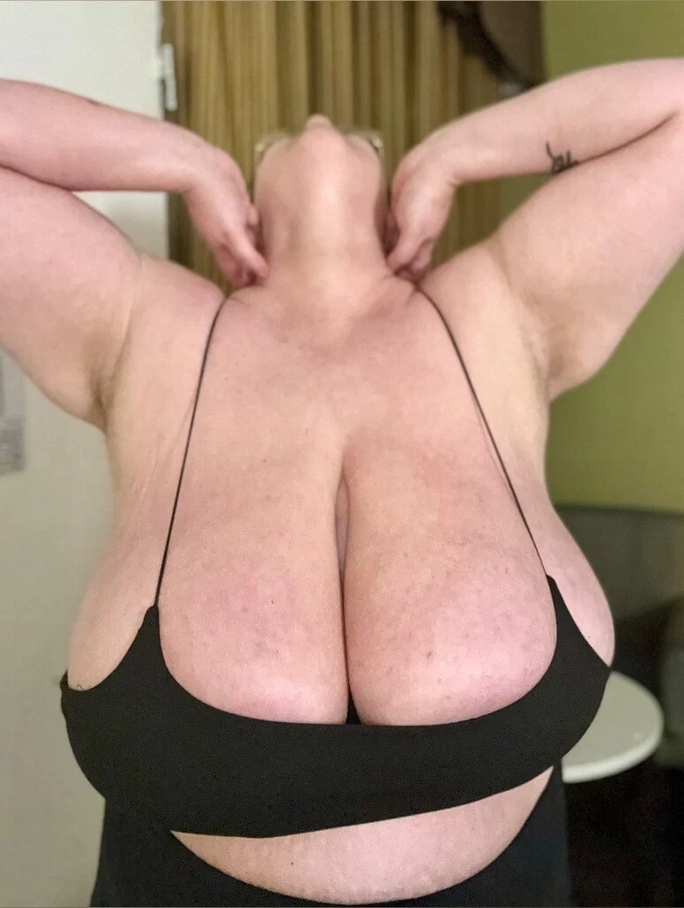 Big TiTTy Mama VIP