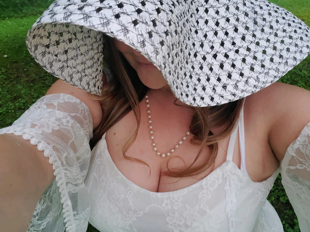 Gabrielle Monroe's avatar