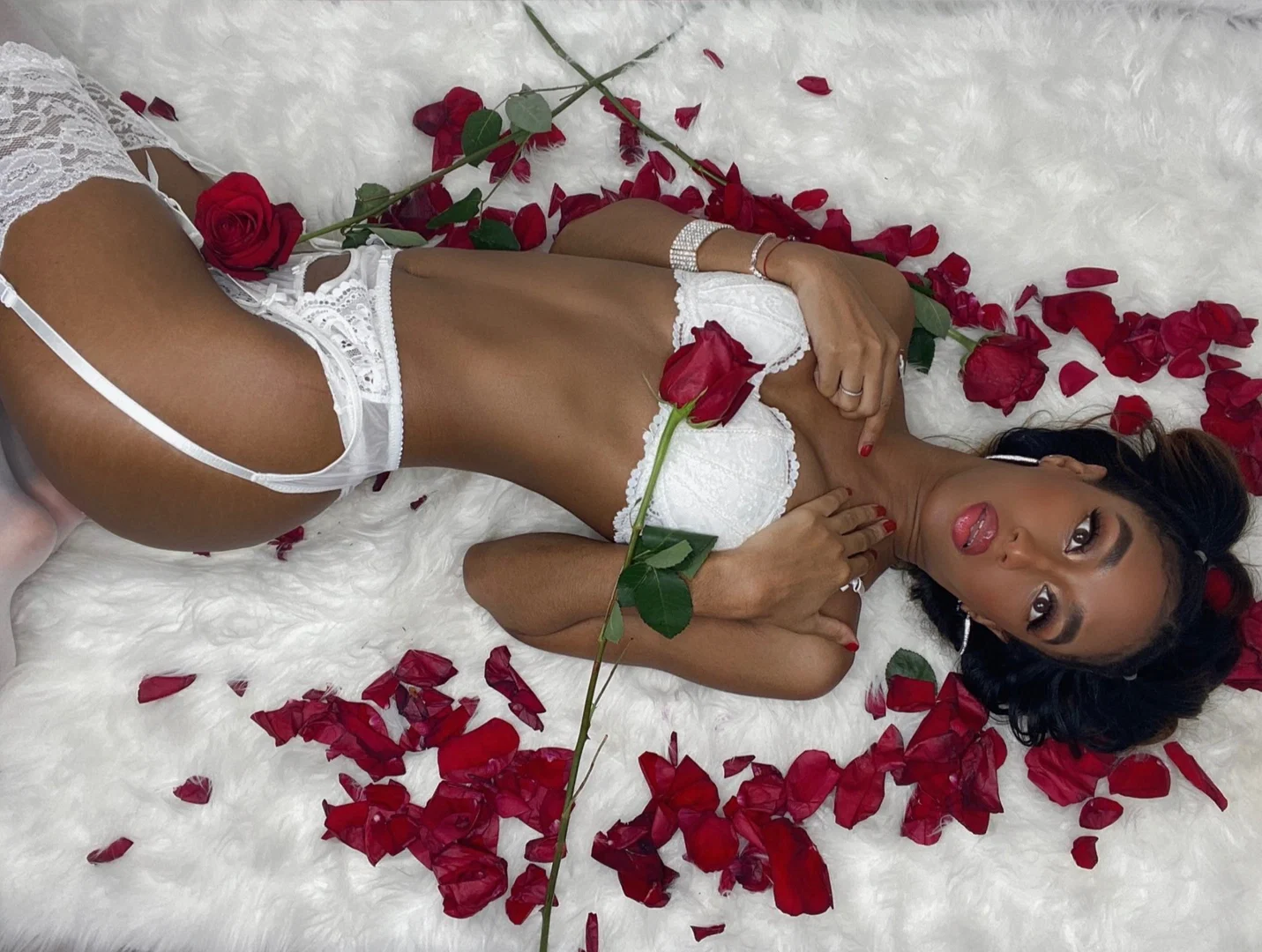 Goddess Vida Femdom profile banner