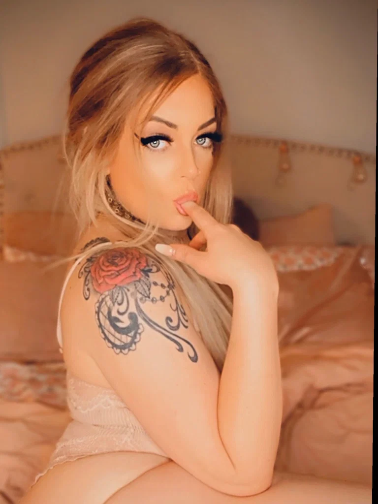 Riley Lockhart's avatar