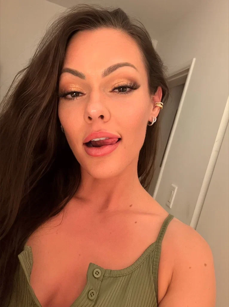 Aila Donovan 🍑💦's avatar