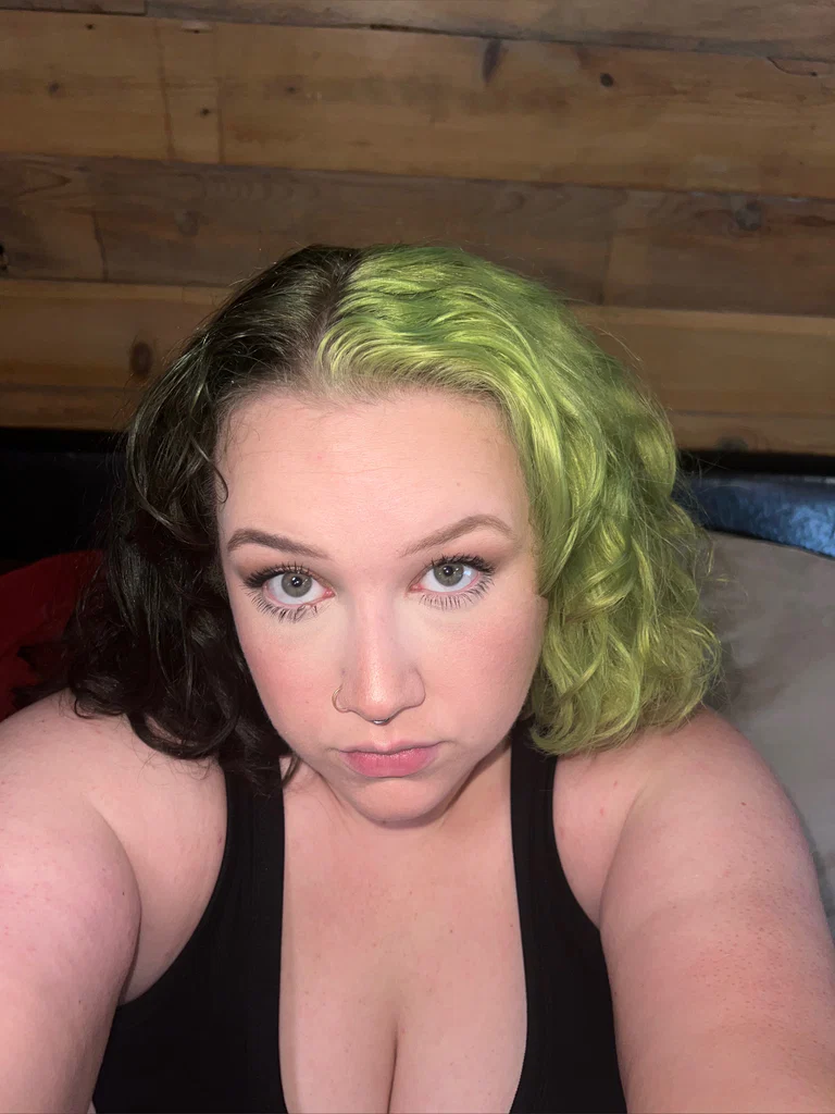 (･ω･)つSydney Faye⊂(･ω･)'s avatar