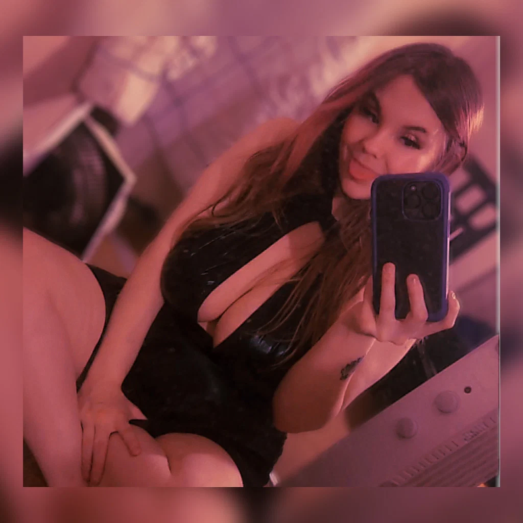 big tiddy goth gf  • VERIFIED TOP 3% 🖤's avatar