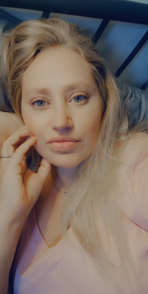 Nikki Ellen's avatar