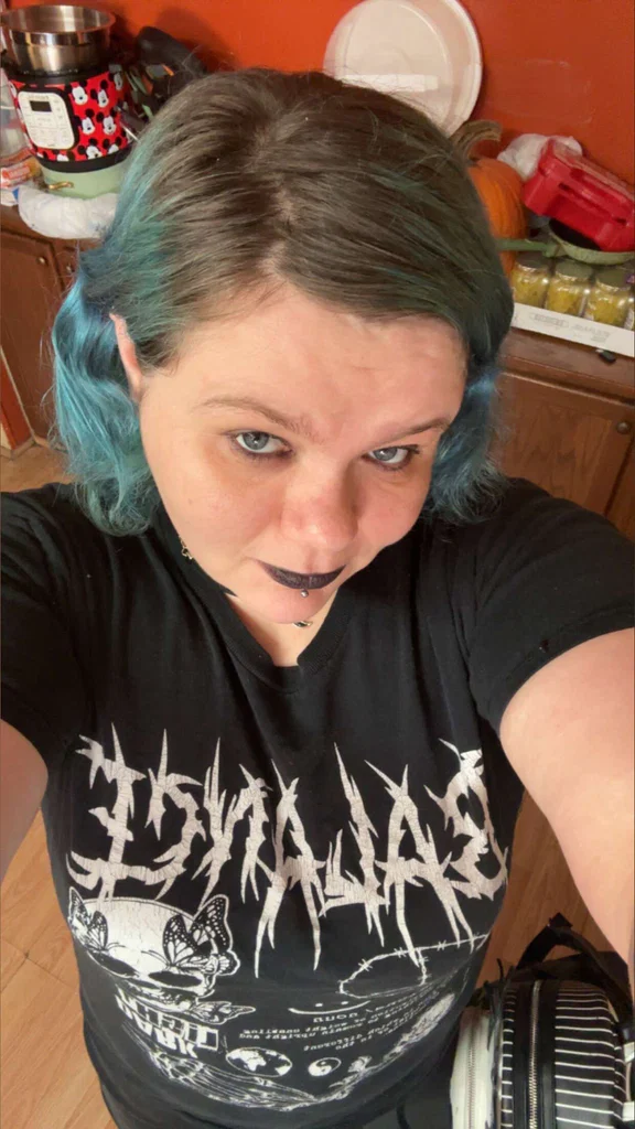 Lilhowlingwolf's avatar