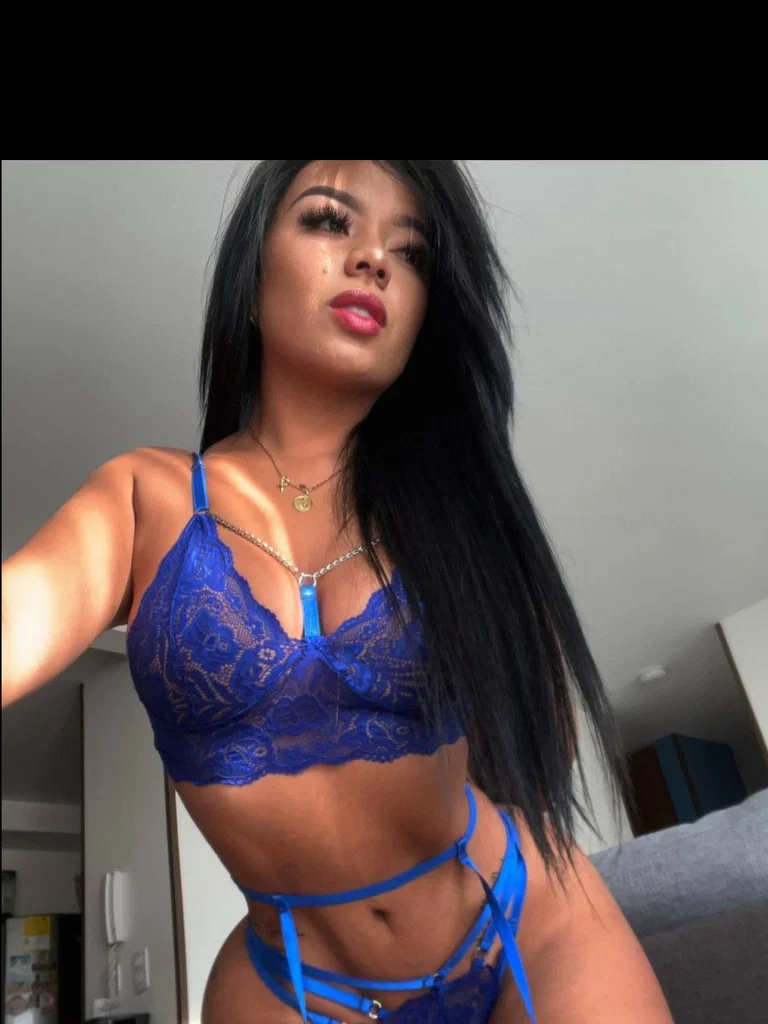 daniela valencia's avatar