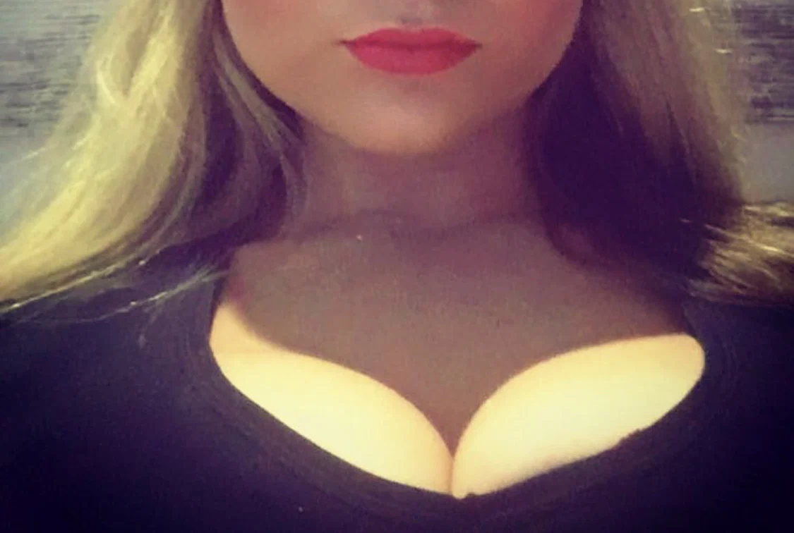 Hotgirl96 profile banner
