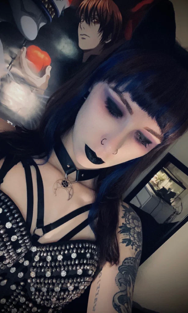 shy 🕷's avatar