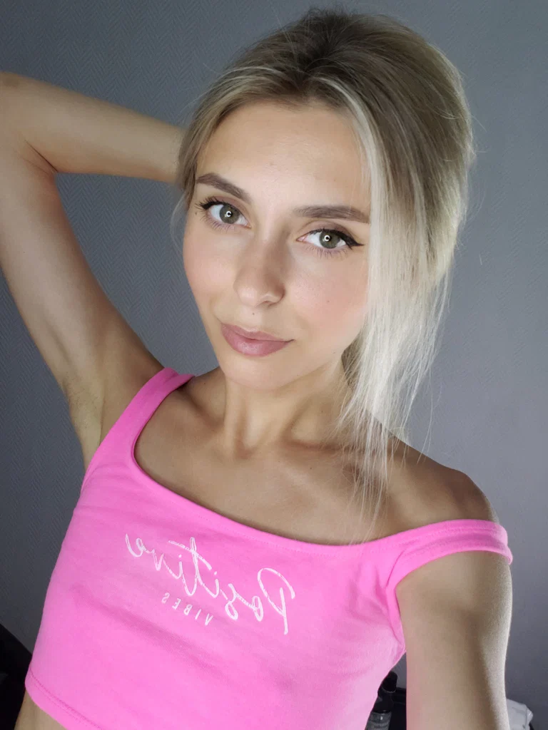 Mia Kitten's avatar