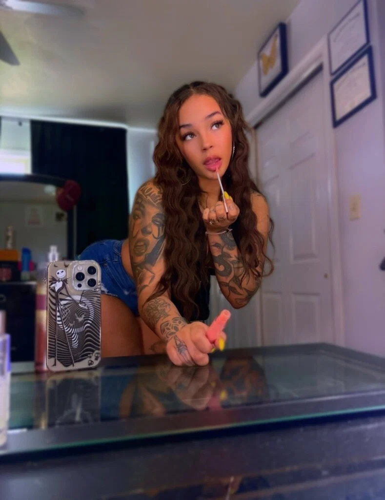 Lex's avatar