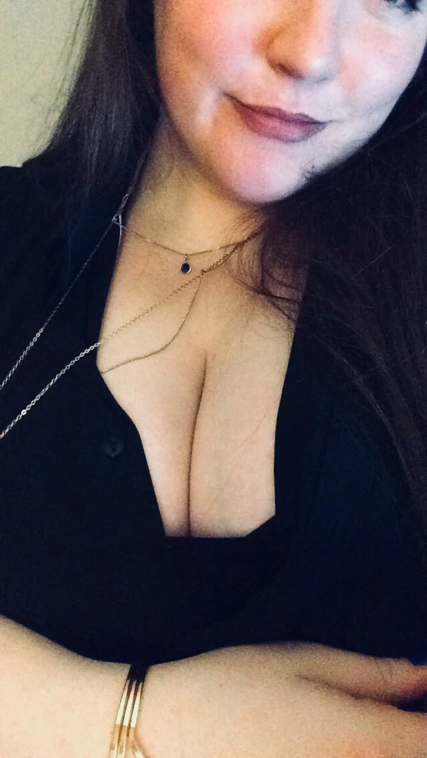 Busty BBW ๐ profile banner